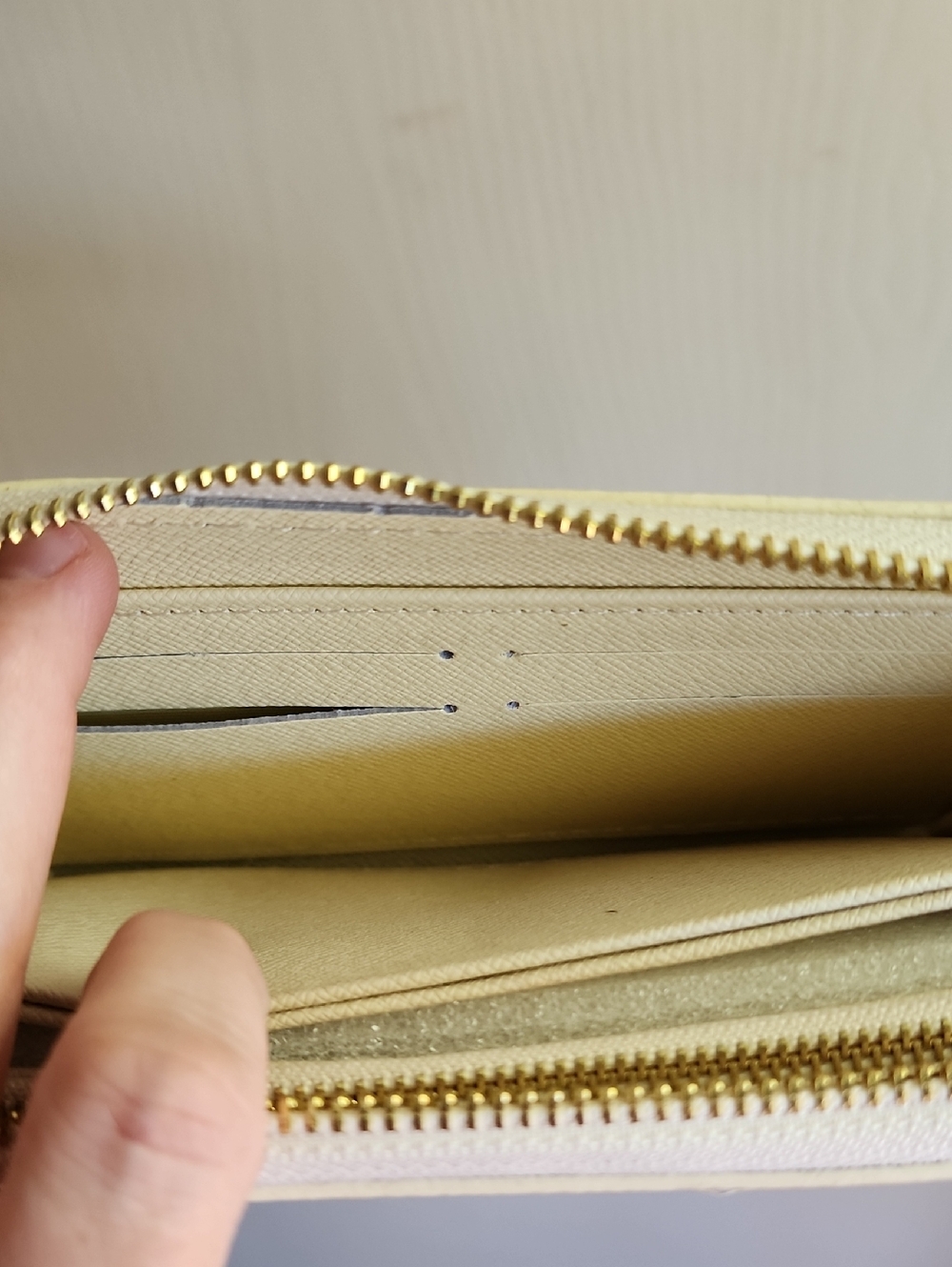 NWOT! "Louis Vuitton" Zippy Wallet ๐ - Picture 13 of 16